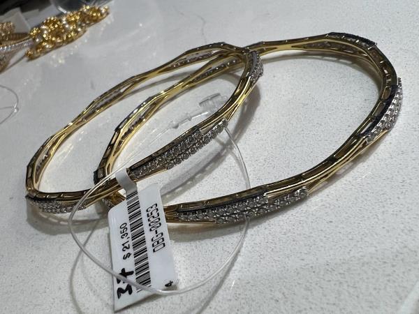 DIAMOND-BANGLES,18K (DBG-00253)