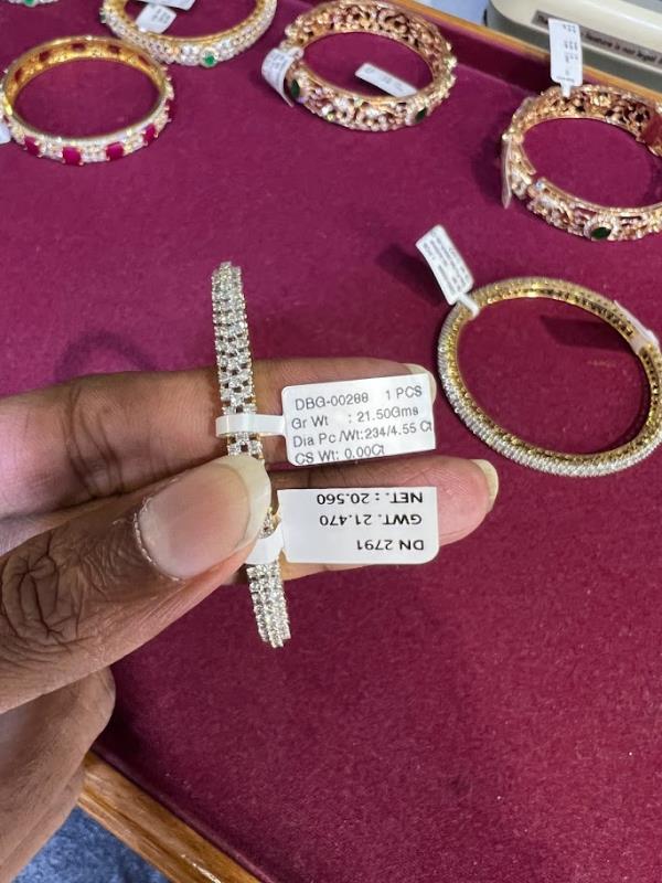 DIAMOND-BANGLES,18K (DBG-00288)