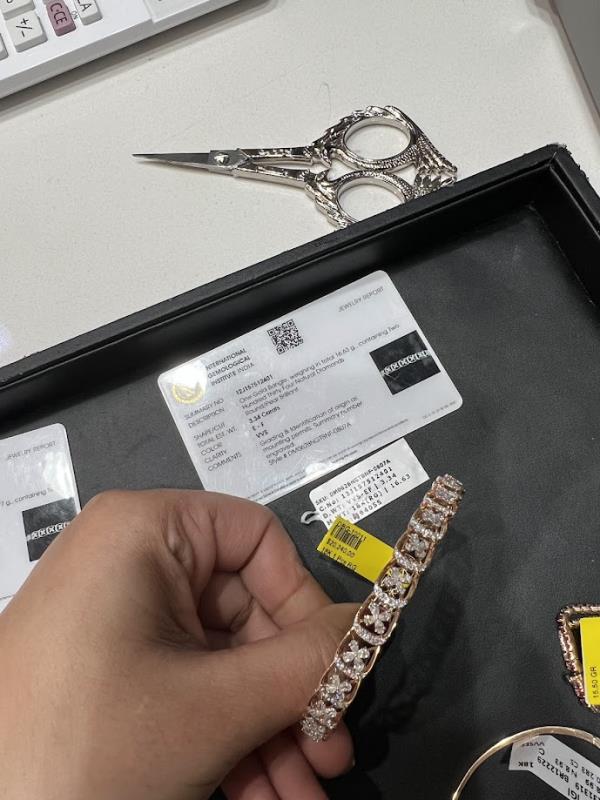 DIAMOND-BANGLES,18K (DBG-10011)