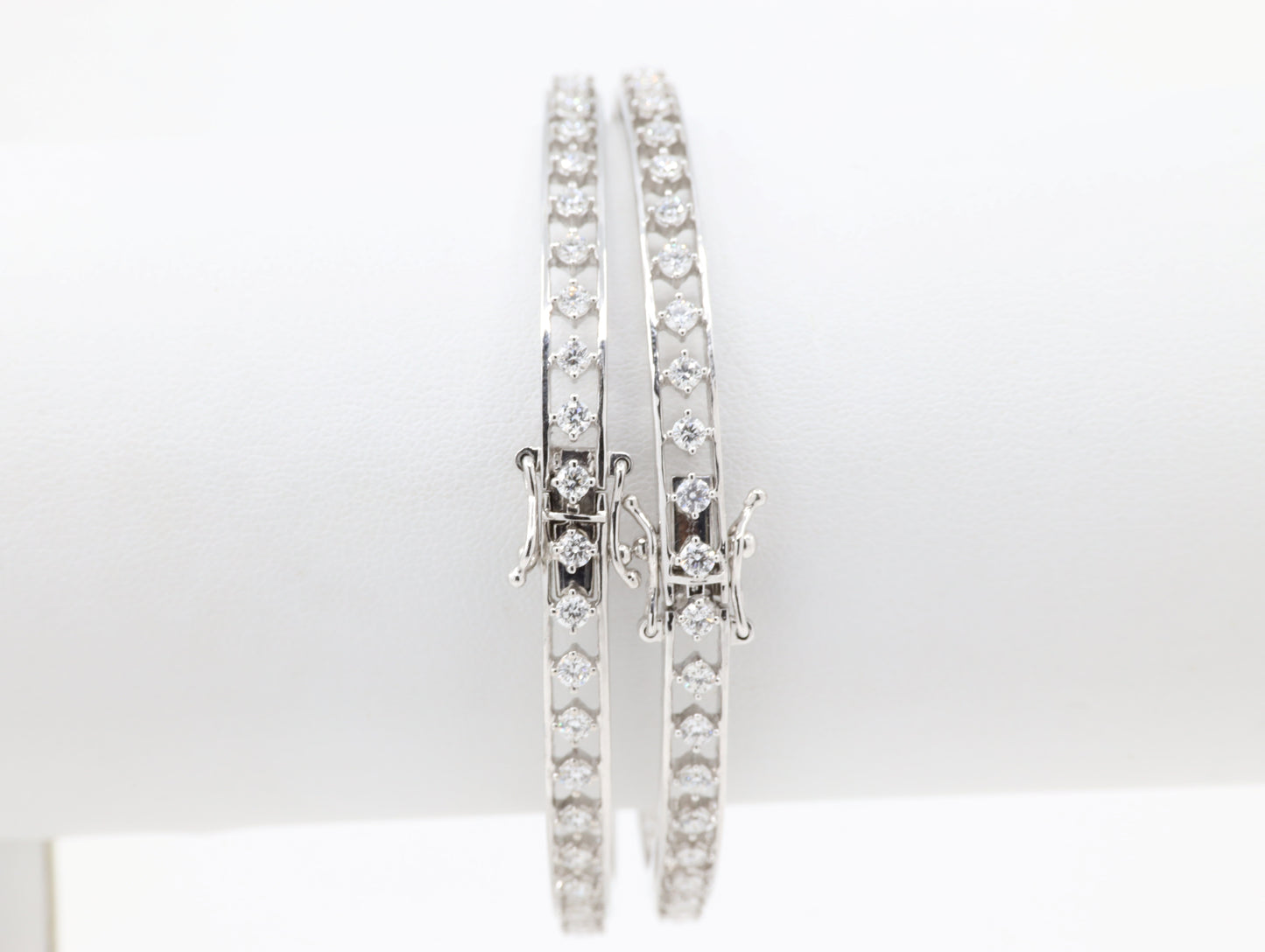 DIAMOND-BANGLES,18K (DBG-00320)
