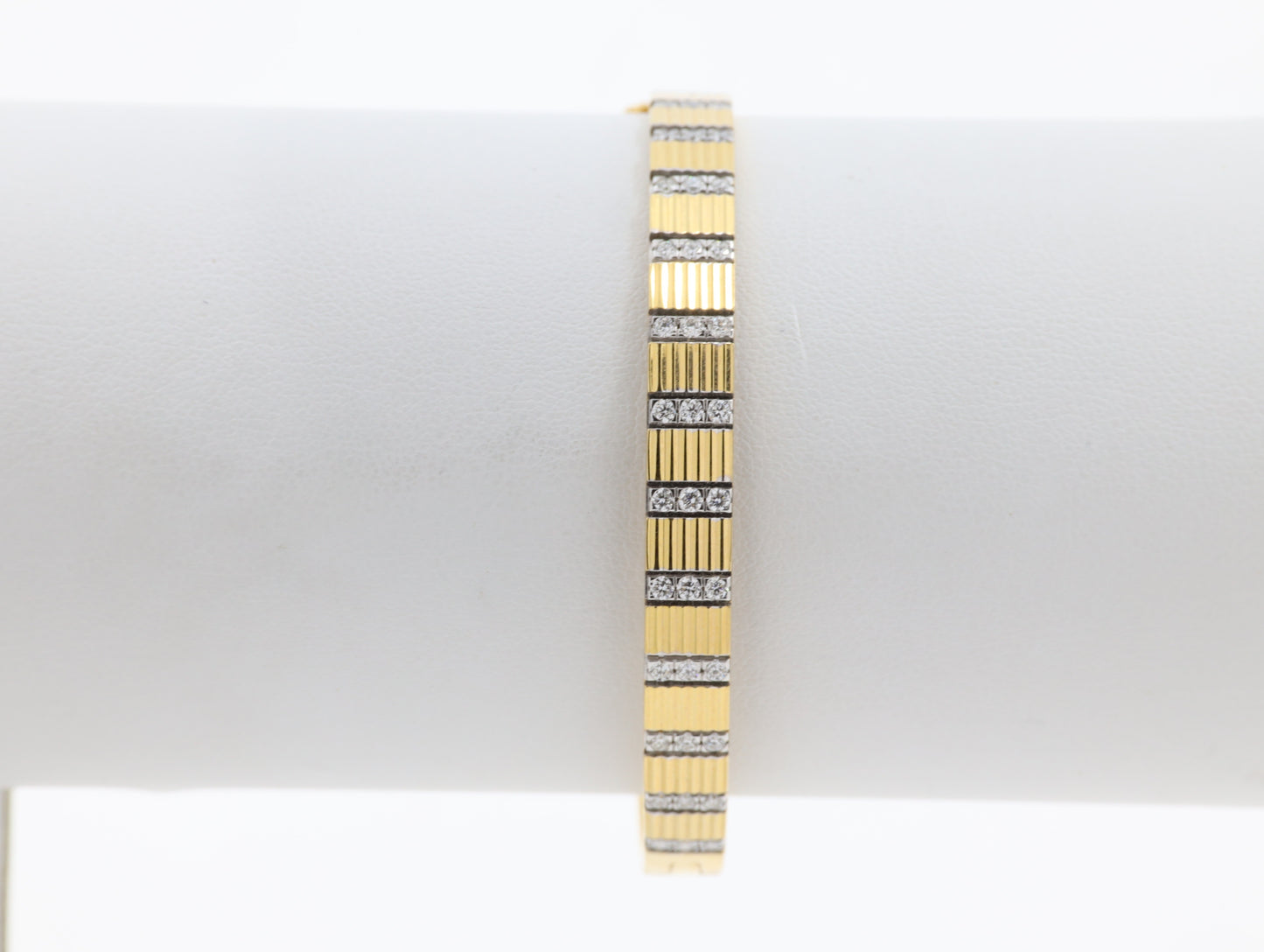 DIAMOND-BANGLES 18K (DBG-10026)