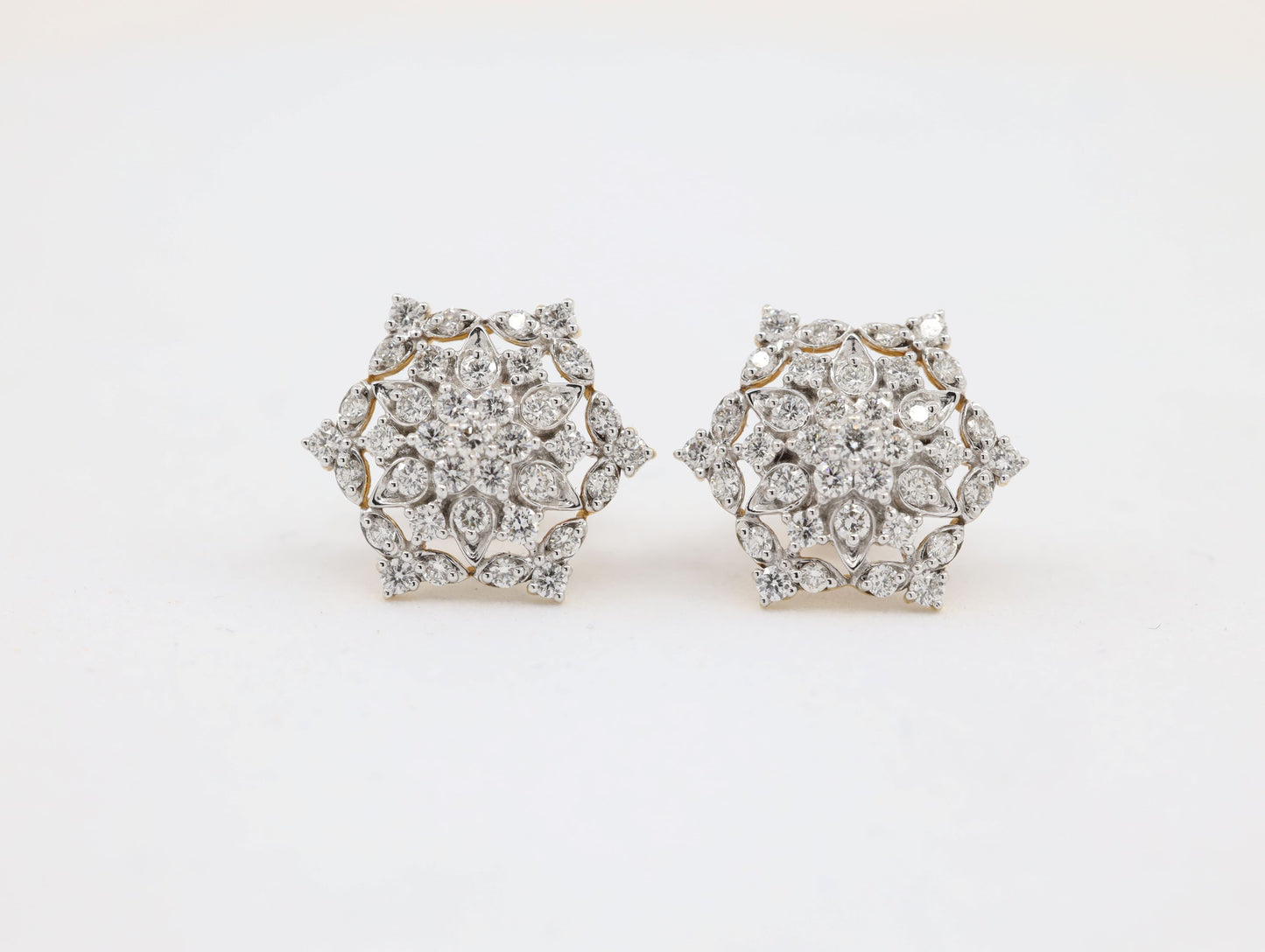 DIAMOND-EAR TOPS,18K (DET-00009)