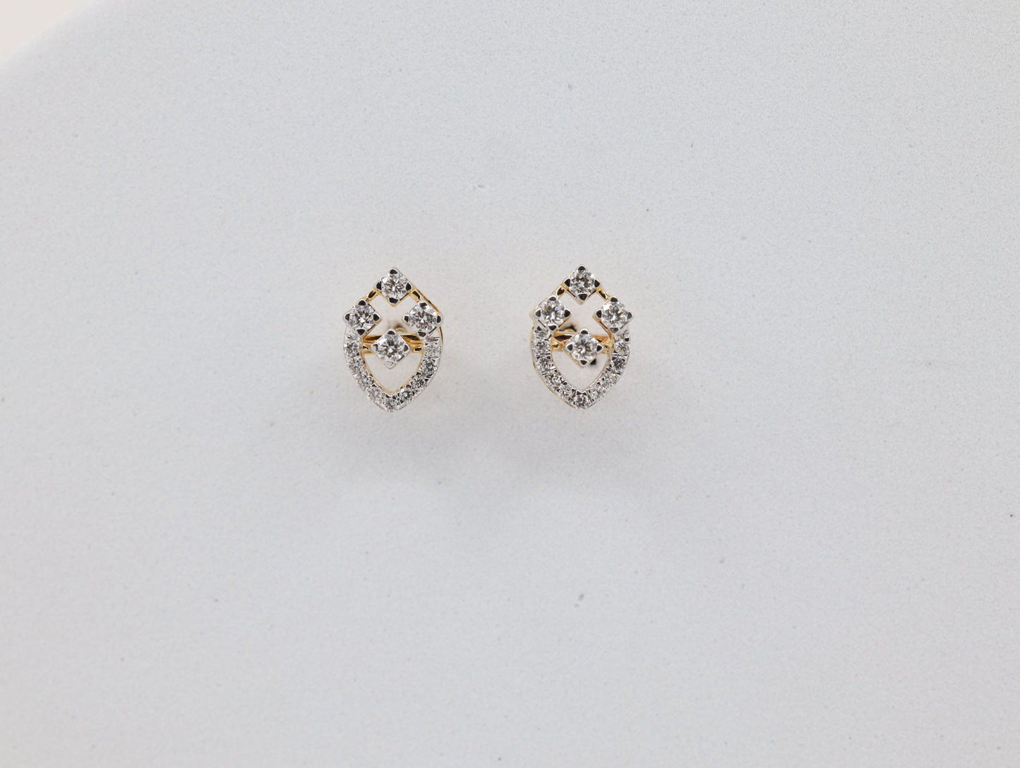 DIAMOND-EAR TOP 18K (DET-10126)