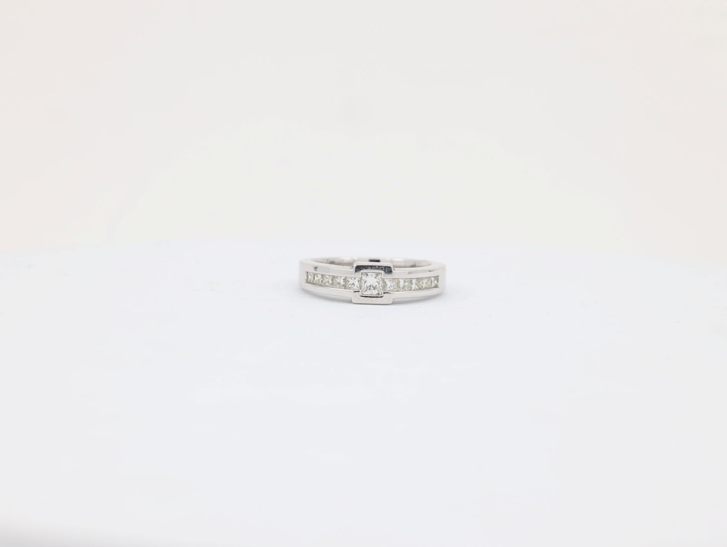 DIAMOND-RING,18K (DRG-00883)