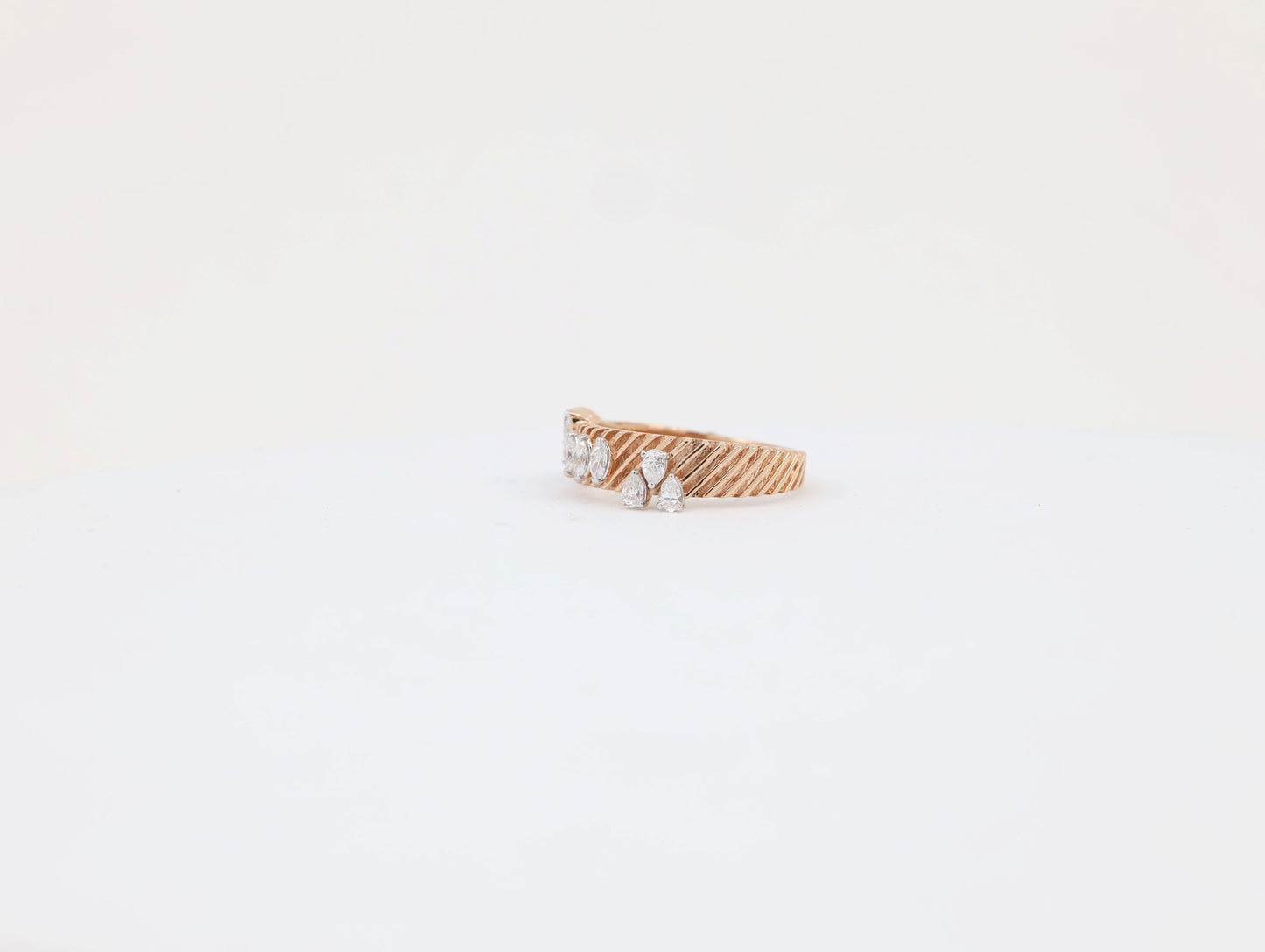 DIAMOND-RING 18K (DRG-10043)