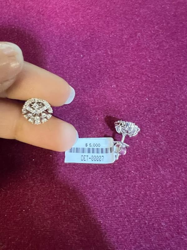 DIAMOND-EAR TOPS,18K (DET-00007)