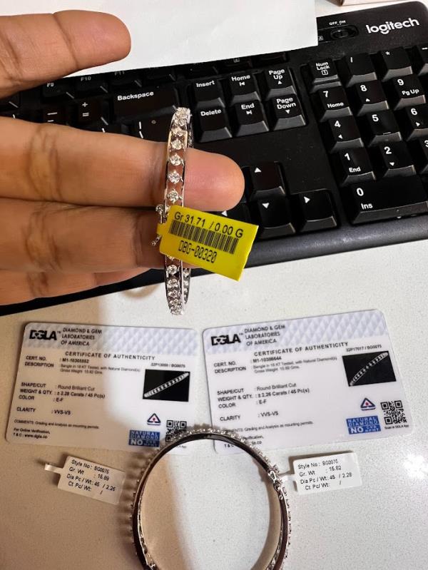 DIAMOND-BANGLES,18K (DBG-00320)