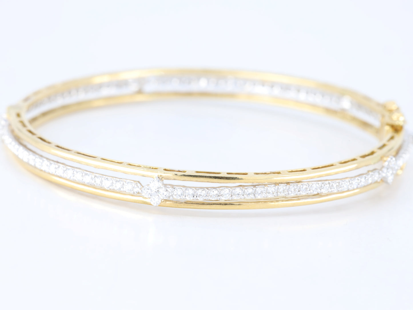 DIAMOND-BANGLES,18K (DBG-00007)