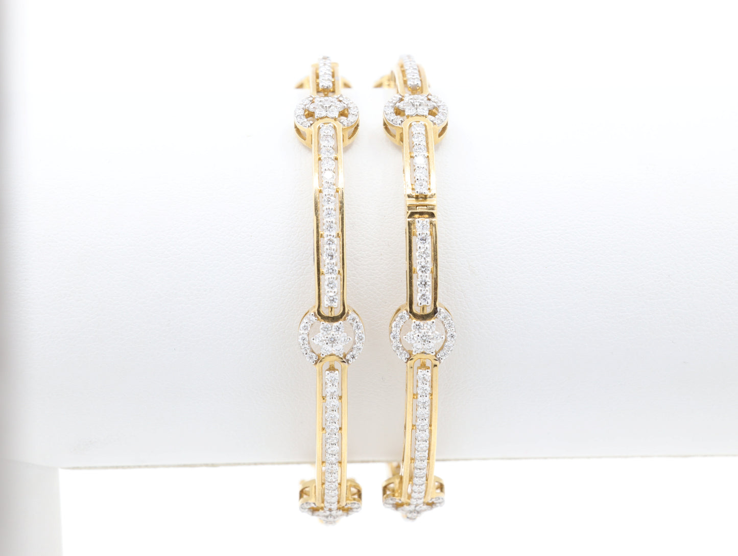 DIAMOND-BANGLES,18K (DBG-00323)