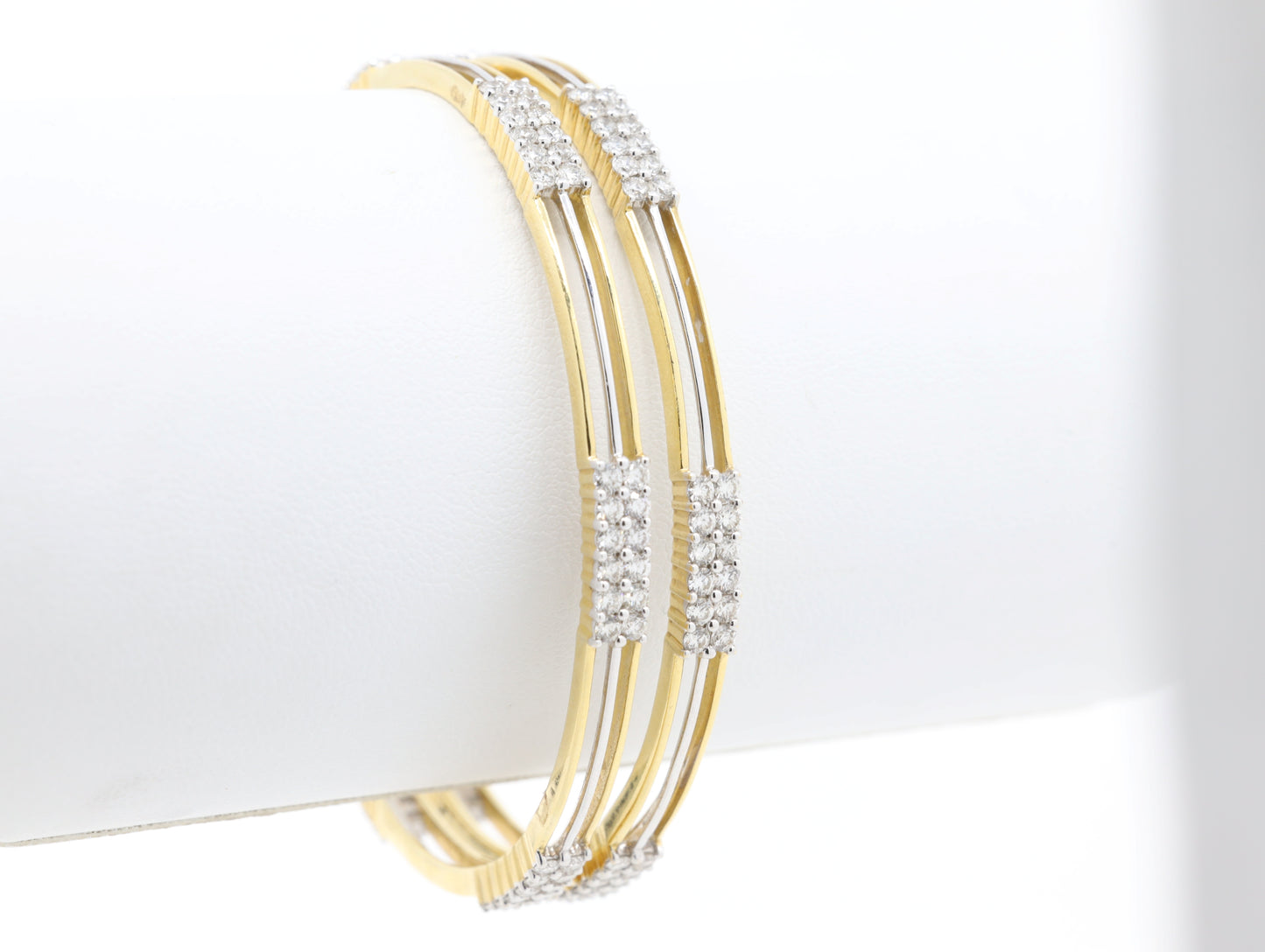 DIAMOND-BANGLES,18K (DBG-00372)