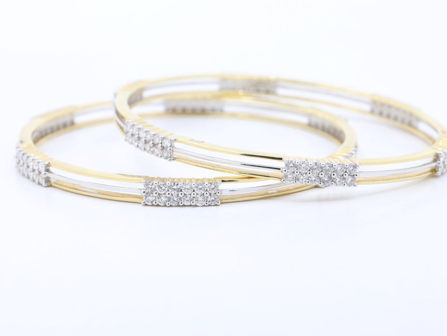 DIAMOND-BANGLES,18K (DBG-00372)