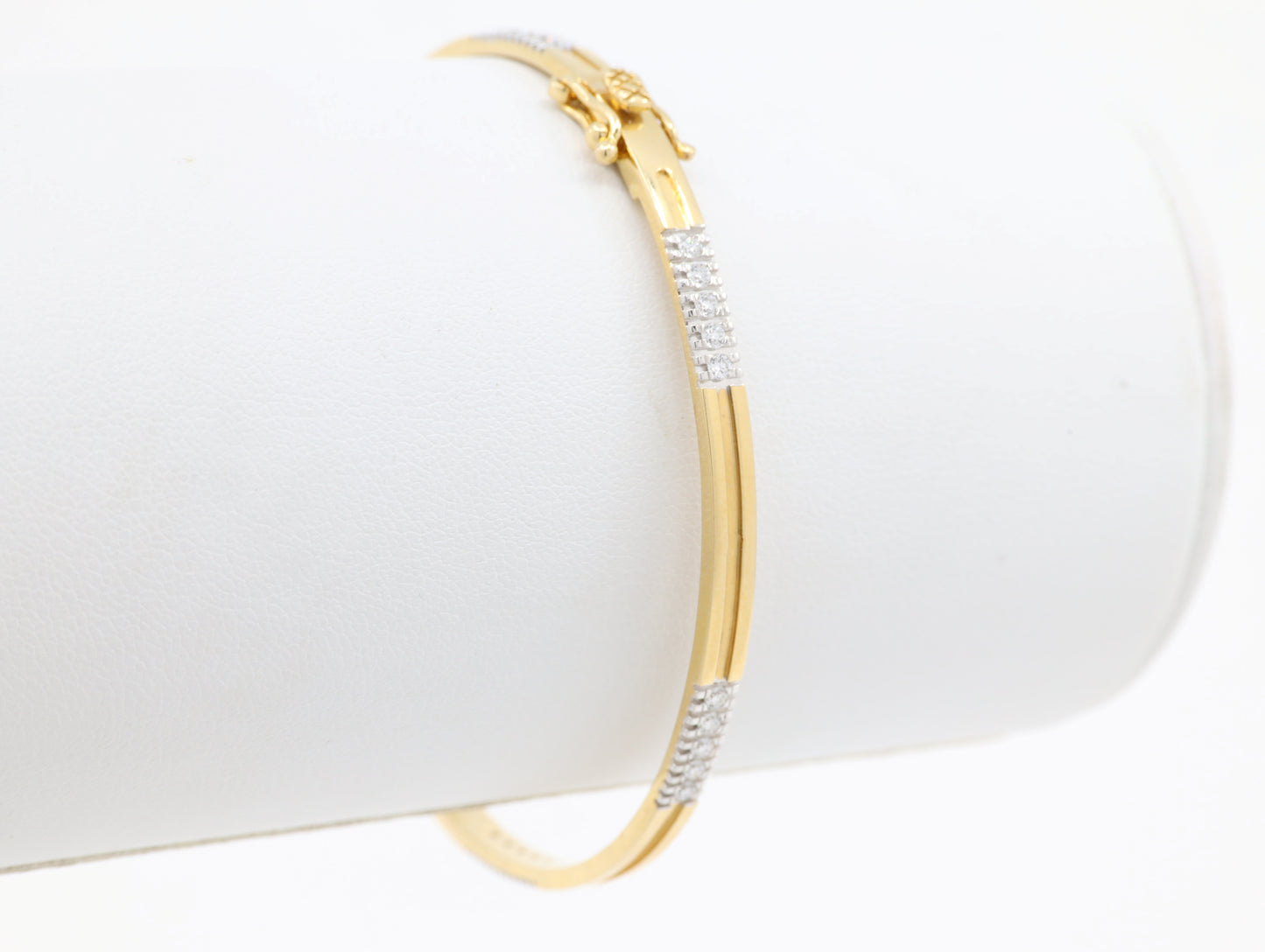 DIAMOND-BANGLES 18K (DBG-10023)