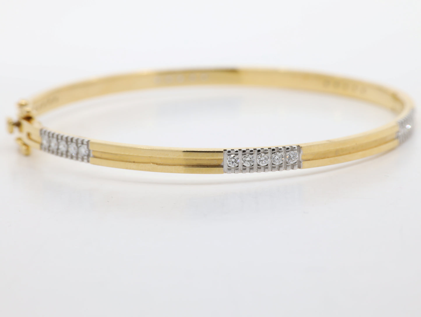 DIAMOND-BANGLES 18K (DBG-10025)
