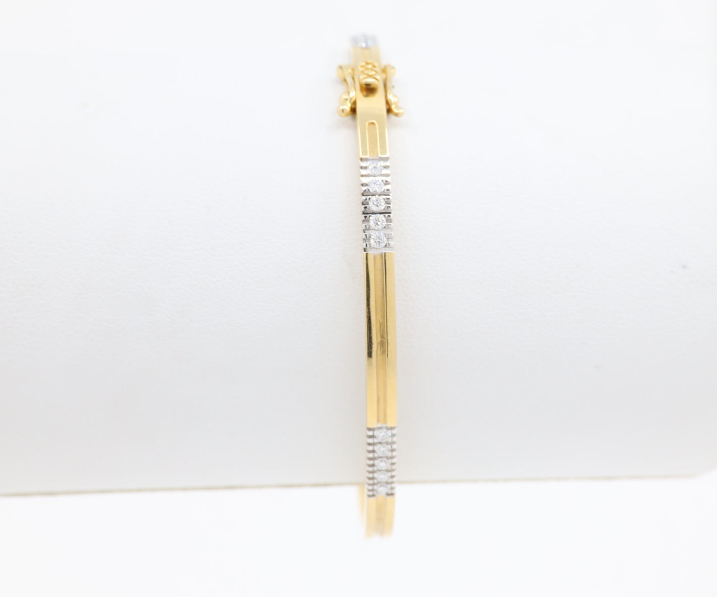DIAMOND-BANGLES 18K (DBG-10025)
