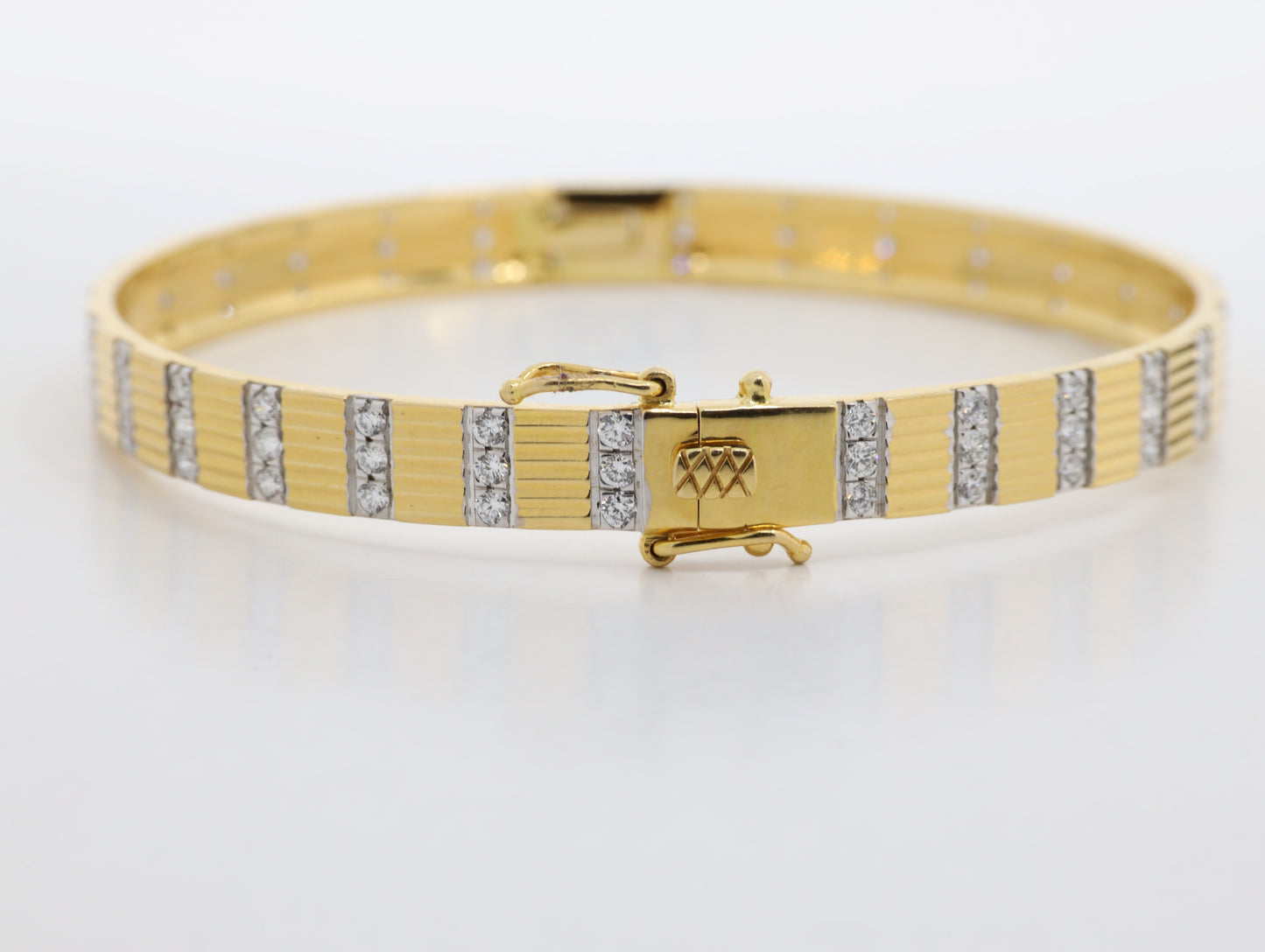 DIAMOND-BANGLES 18K (DBG-10027)