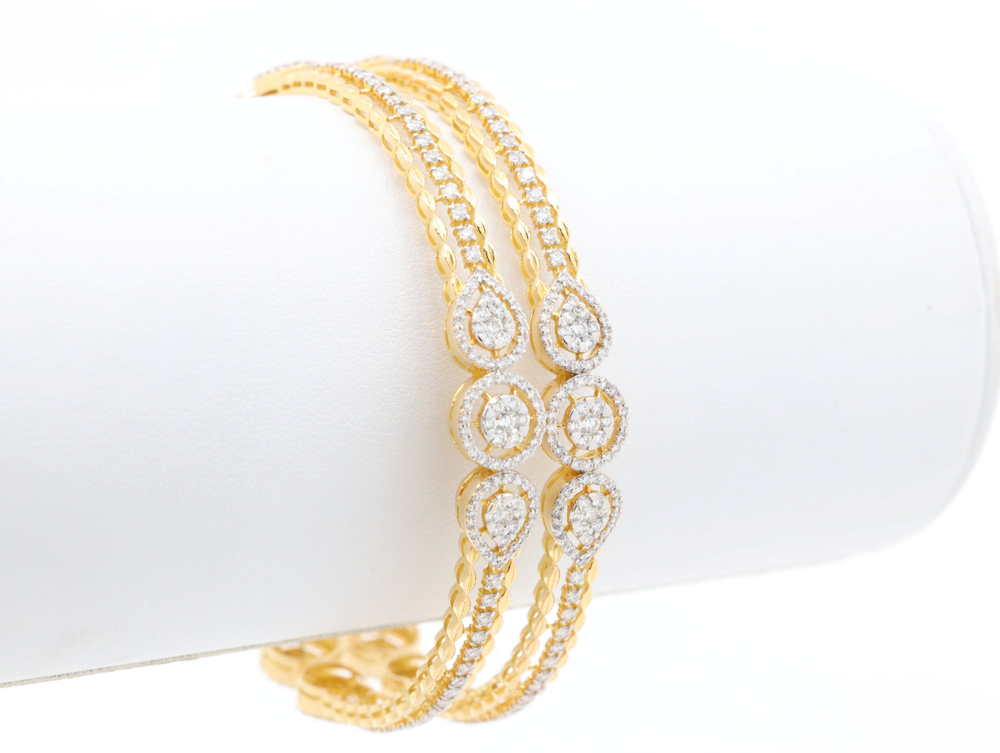 DIAMOND-BANGLES 18K (DBG-10028)