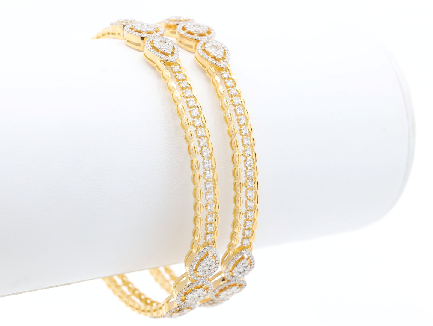 DIAMOND-BANGLES 18K (DBG-10028)