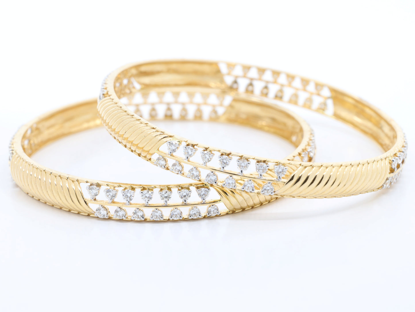 DIAMOND-BANGLES 18K (DBG-10032)