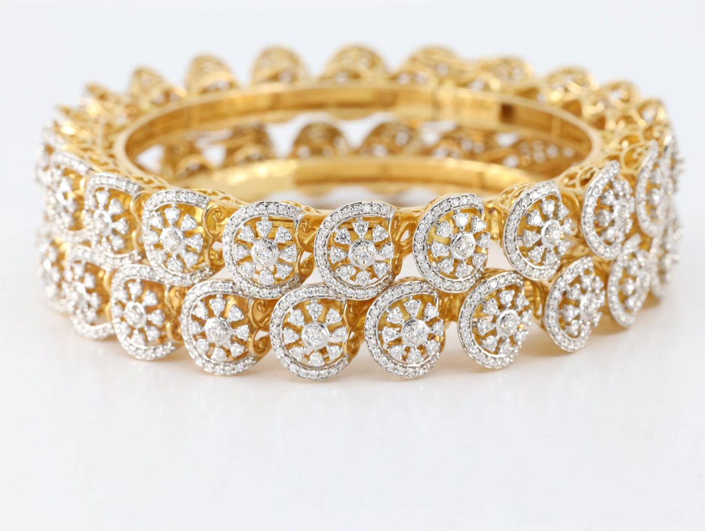 DIAMOND-BANGLES 18K (DBG-10033)