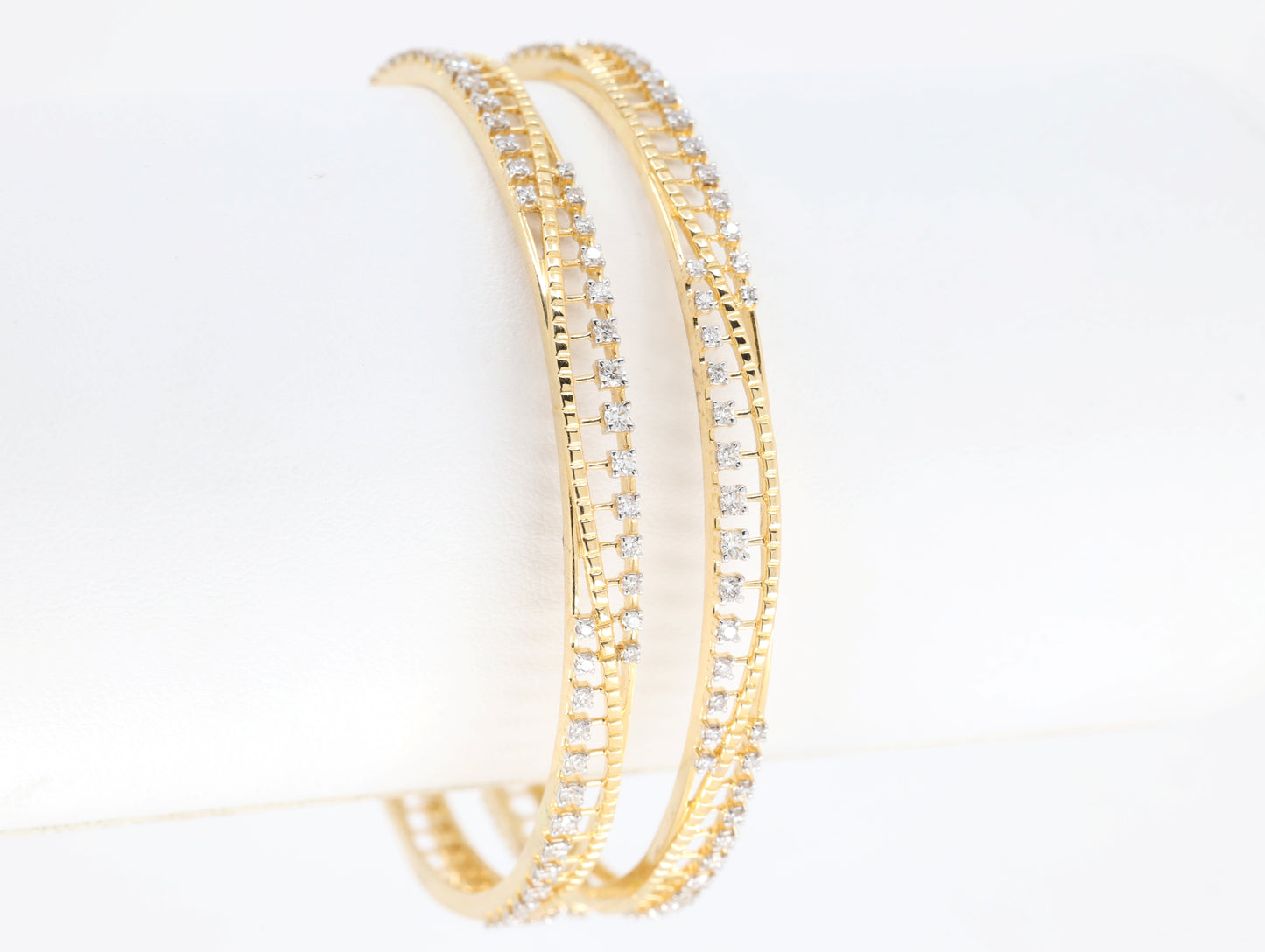 DIAMOND-BANGLES 18K (DBG-10036)