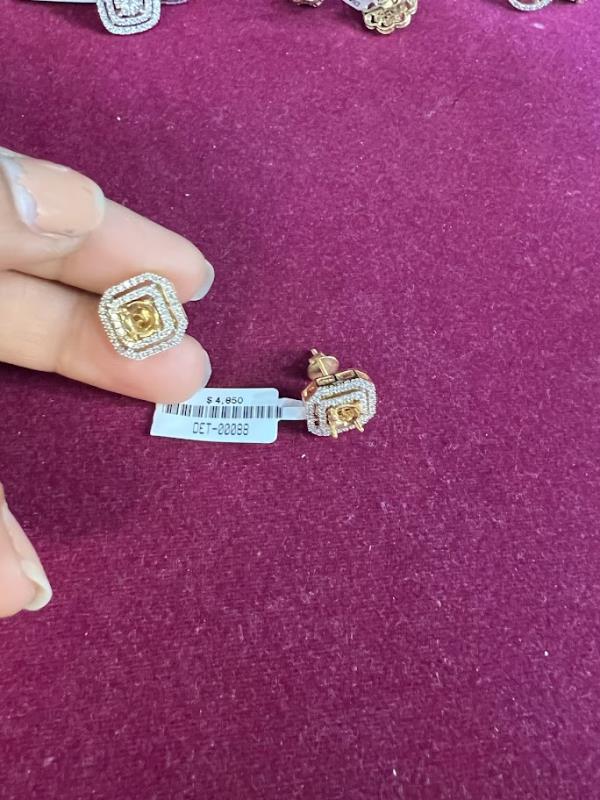 DIAMOND-EAR TOPS,18K (DET-00088)